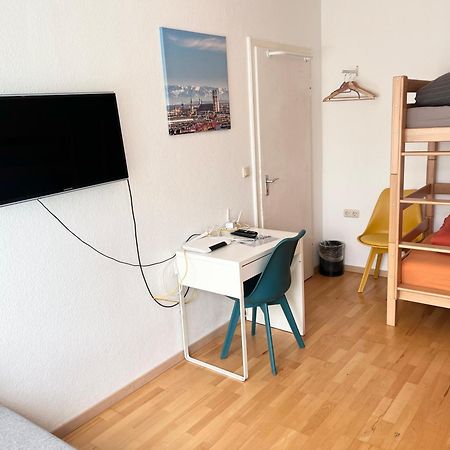 Gemuetliche Privatzimmer Mit Geteiltem Bad, Kueche Und Garten München Eksteriør billede