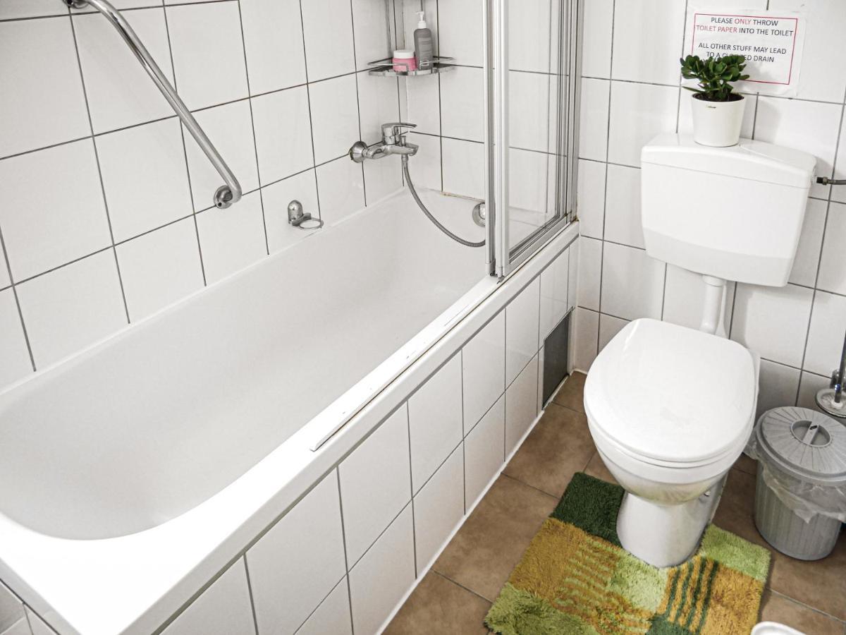 Gemuetliche Privatzimmer Mit Geteiltem Bad, Kueche Und Garten München Eksteriør billede